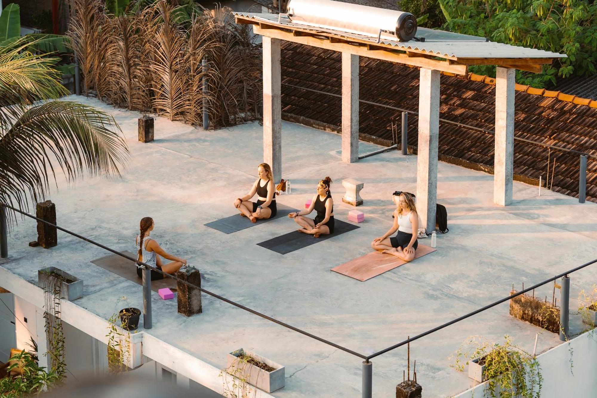 مبيت وإفطار فيليغاما Lucky'S Surf Camp المظهر الخارجي الصورة